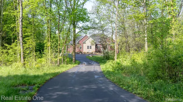 South Lyon, MI 48178,8885 PONTIAC TRL