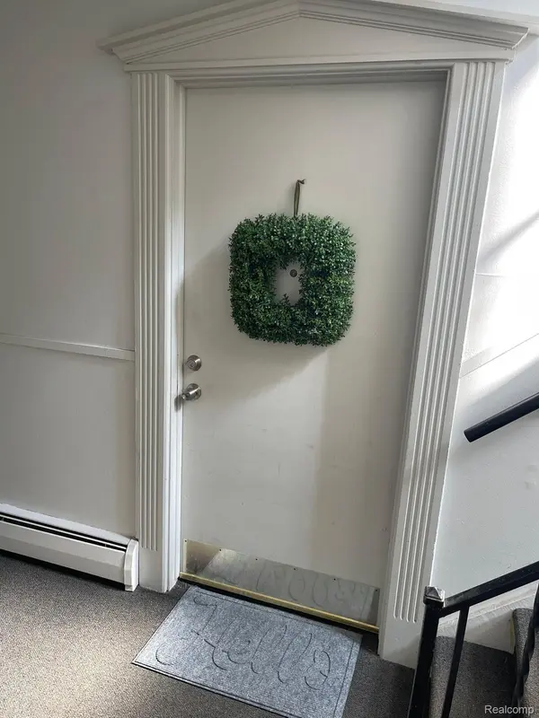 Farmington, MI 48336,31831 GRAND RIVER AVE #4