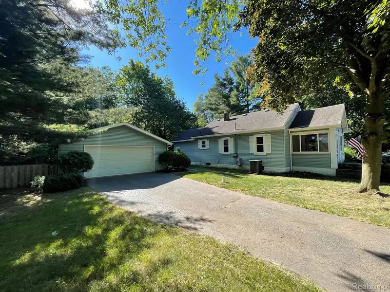 3115 MASSENA ST, Union Lake, MI 48382