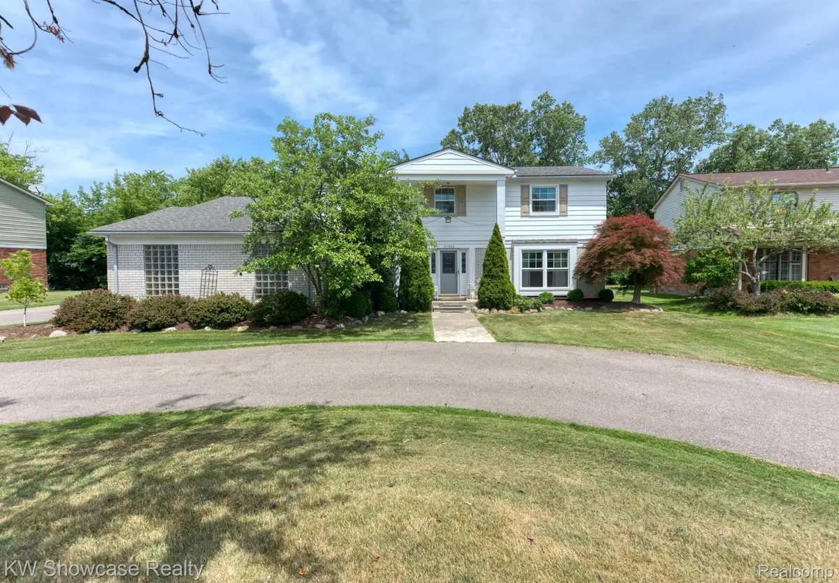 Farmington Hills, MI 48334,30988 CLUB HOUSE LN