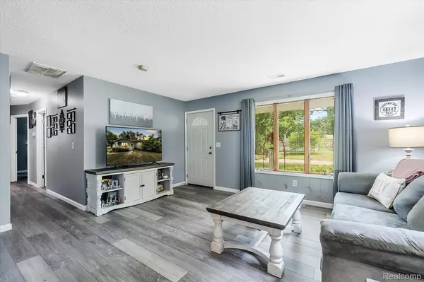 Holly, MI 48442,401 LAKEVIEW ST