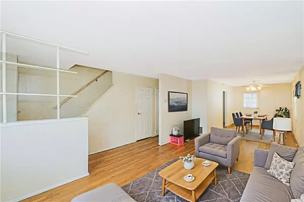 Staten  Island, NY 10306,194 Tysens LN