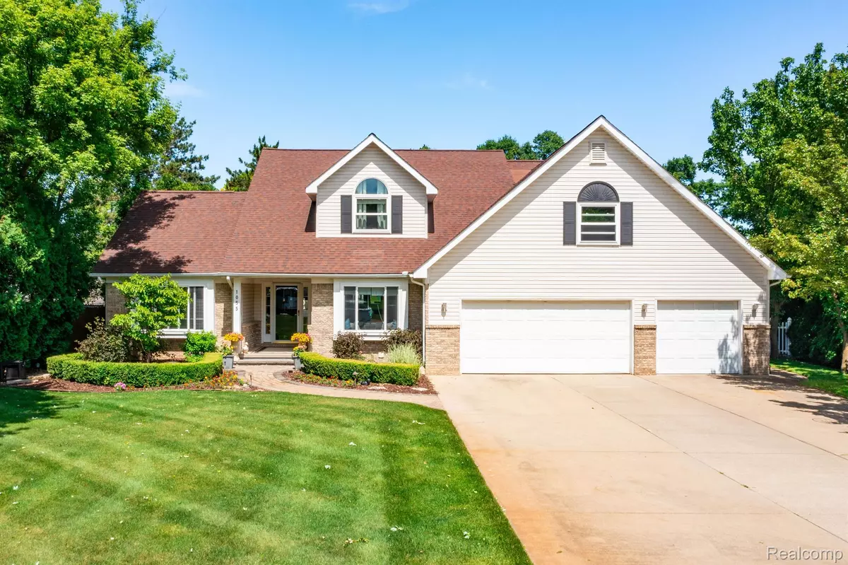 Oxford, MI 48371,1055 Clearview DR