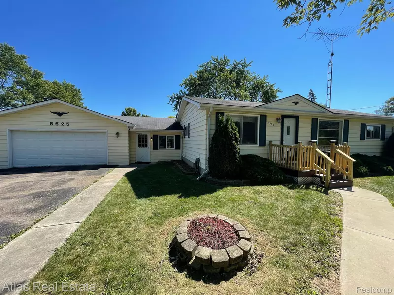 5525 THRUSH DR, Grand Blanc, MI 48439