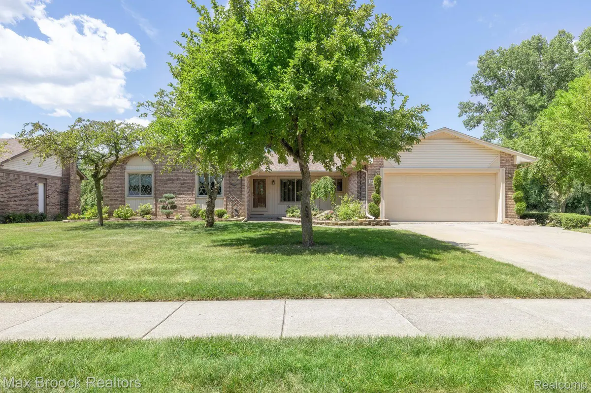 Livonia, MI 48152,18199 MYRON ST