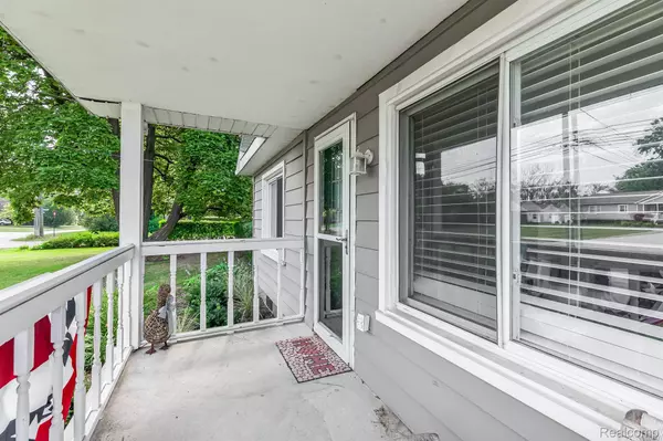 Livonia, MI 48152,29087 PICKFORD ST