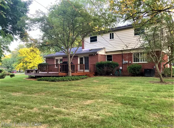 Rochester Hills, MI 48309,1818 FAIR OAK DRIVE