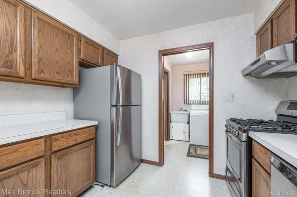 Livonia, MI 48152,18199 MYRON ST