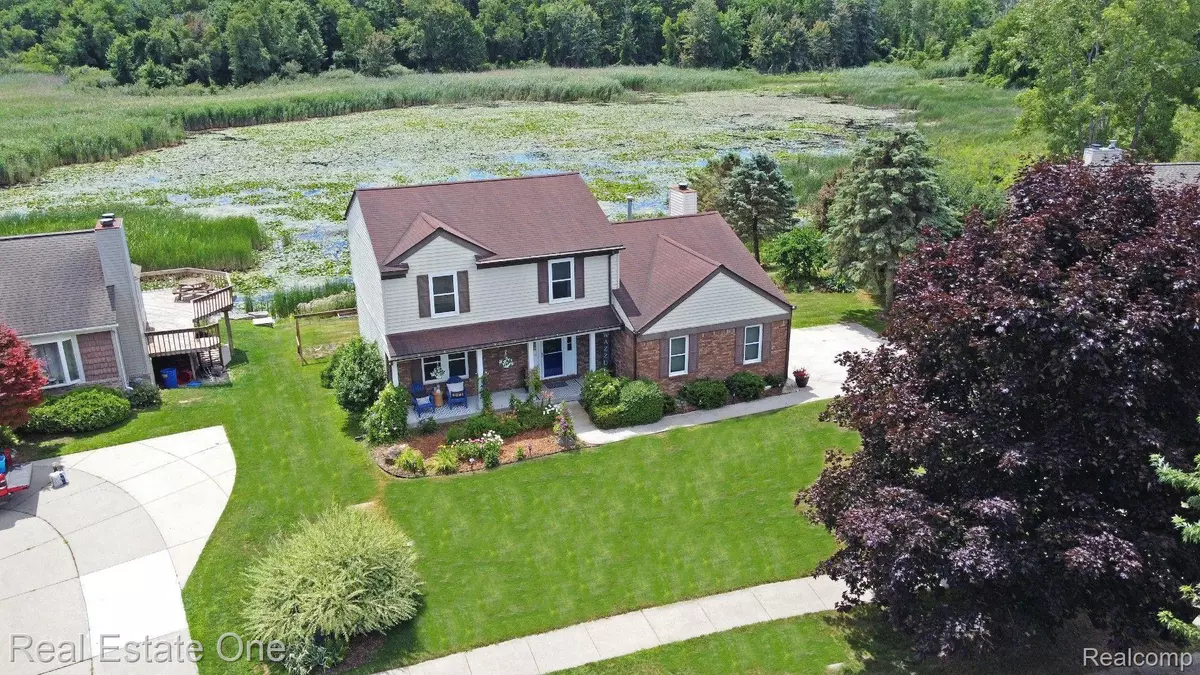 Oxford, MI 48371,445 LAKES EDGE DR