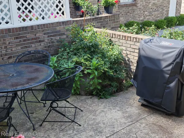 West Bloomfield, MI 48322,7177 Creeks Crossing #52