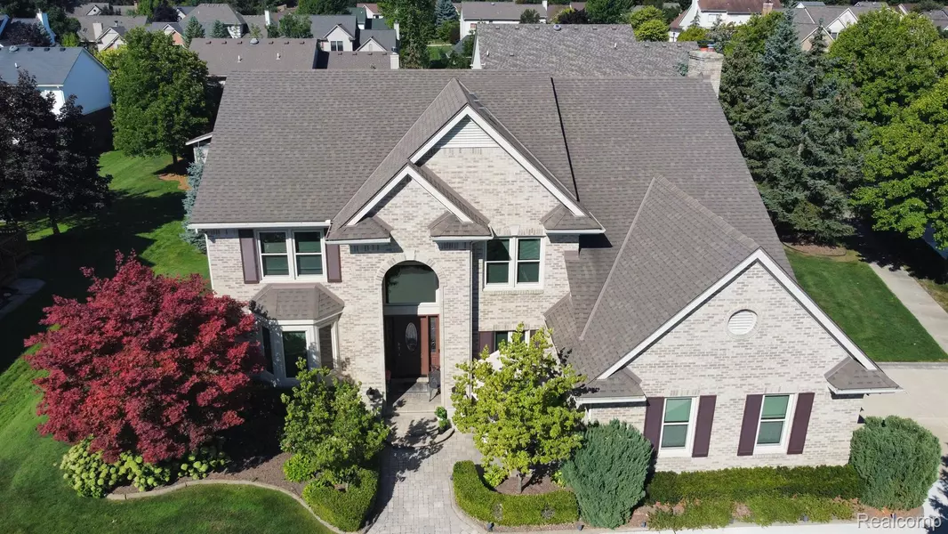 18315 QUEENSBURY DR, Livonia, MI 48152