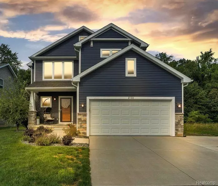 2133 MIDDLE RIDGE DR, Holly, MI 48442