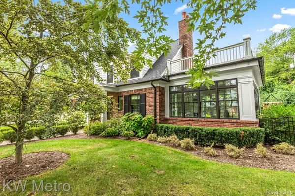 Royal Oak, MI 48067,1716 CEDARHILL DR