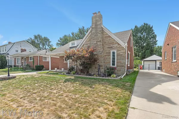 Eastpointe, MI 48021,15570 CHARLES R AVE