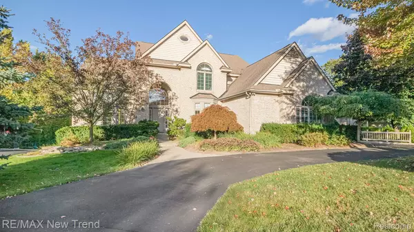 West Bloomfield, MI 48324,6210 ORCHARD WOODS DR