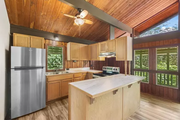 Keaau, HI 96760,16-733 UHIUHI ST