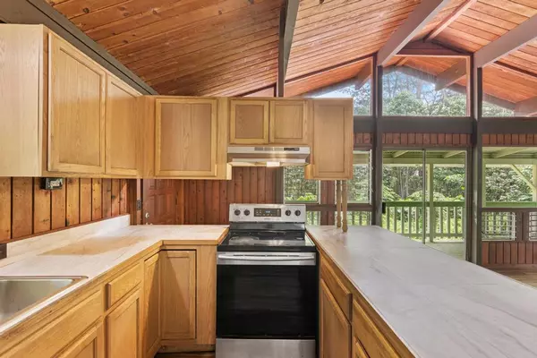 Keaau, HI 96760,16-733 UHIUHI ST