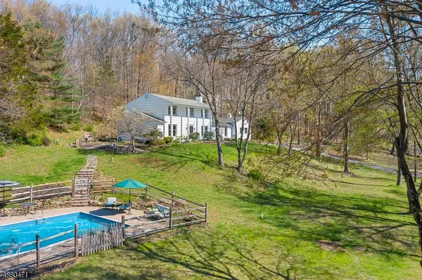 5 Strawberry Lane, Tewksbury Twp., NJ 08833