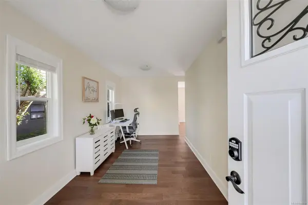 Victoria, BC V8S 1M9,1445 Hamley St