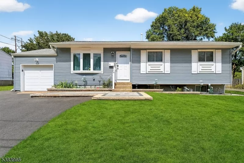 11 Shelley Dr, Hackettstown Town, NJ 07840