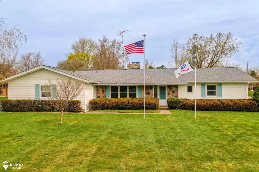 8309 Manchester Dr, Grand Blanc, MI 48439