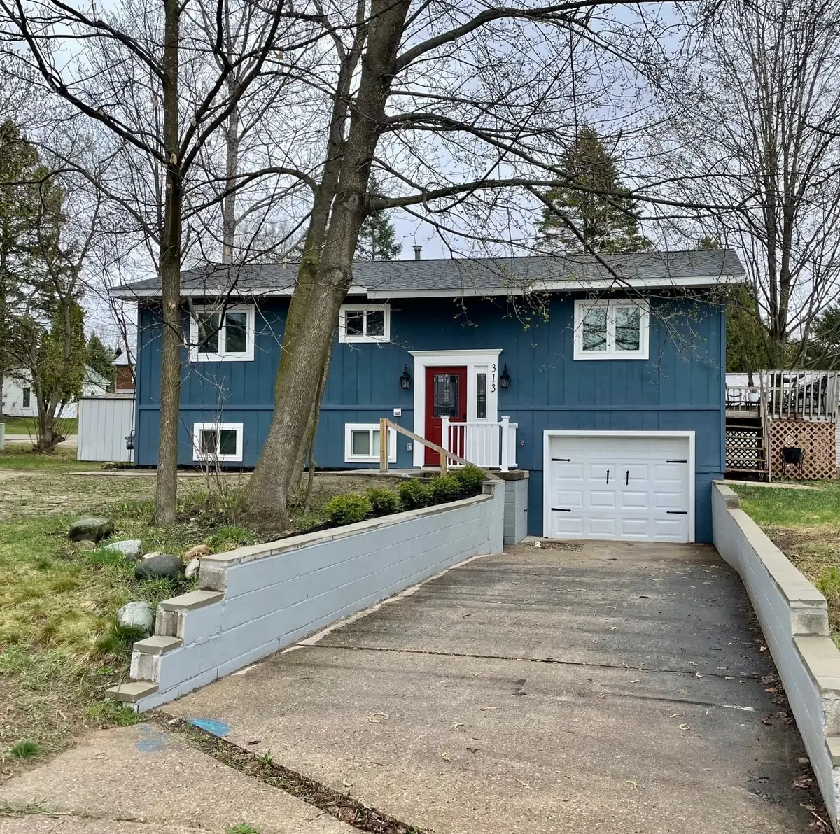 313 Bowen St, East Jordan, MI 49727