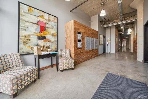 Detroit, MI 48201,55 W Canfield #10