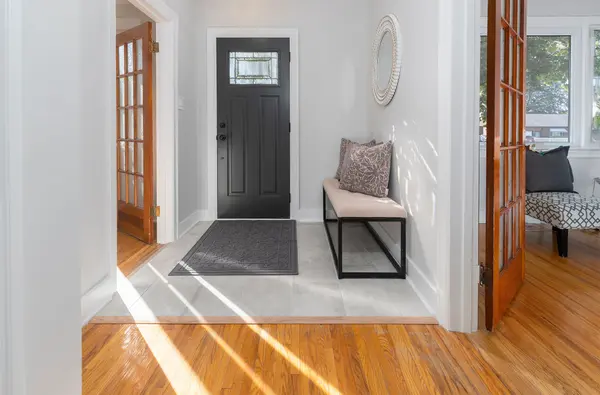 Niagara Falls, ON L2E 6B3,4876 Portage RD