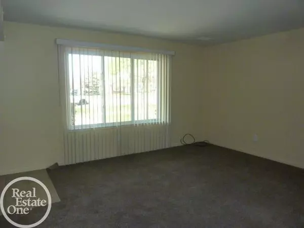 Saint Clair Shores, MI 48082,31910 Harper