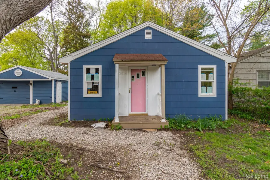 2916 VIRGINIA, Keego Harbor, MI 48320