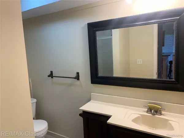 Brighton, MI 48116,4211 FLINT RD