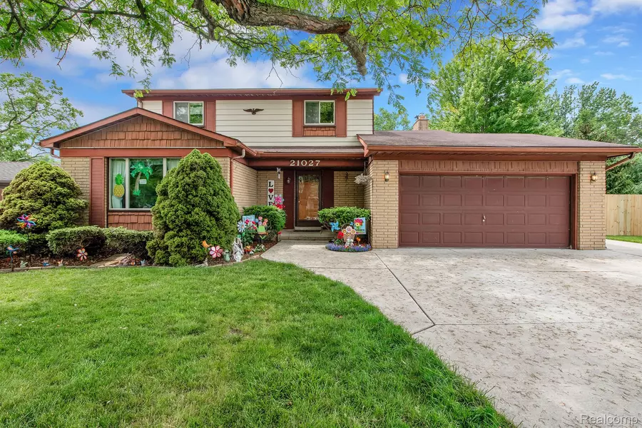 21027 RICHARD AVE, Brownstown, MI 48183