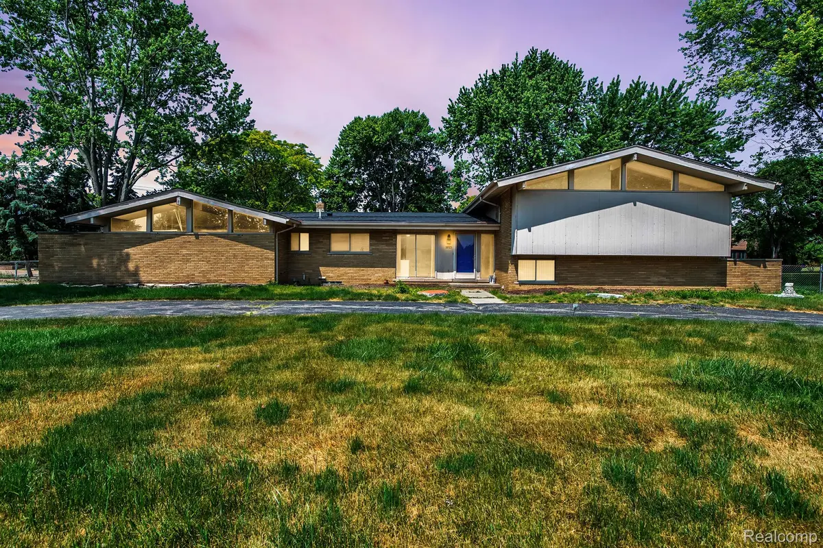 Clinton Township, MI 48036,38123 E HORSESHOE DR