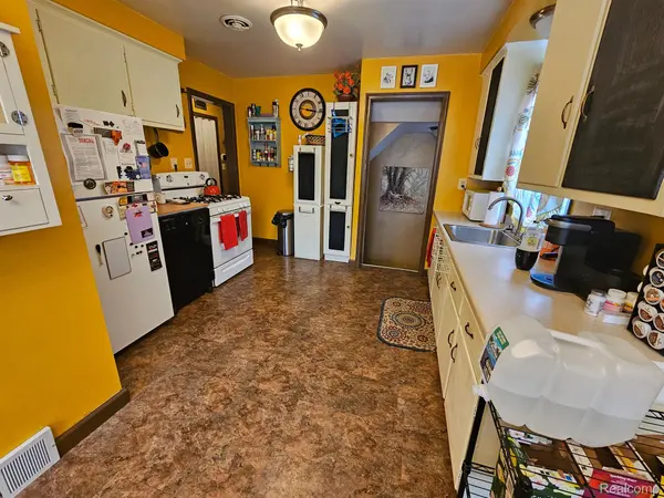 Redford, MI 48240,20078 CENTRALIA