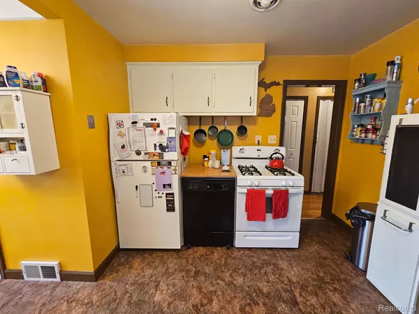 Redford, MI 48240,20078 CENTRALIA