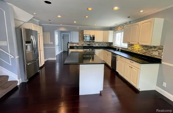 Clawson, MI 48017,1329 W ELMWOOD AVE