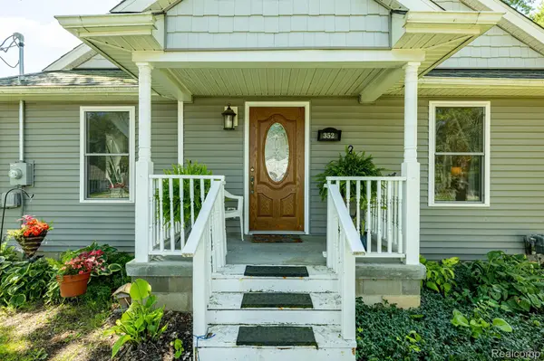 Pinckney, MI 48169,352 E UNADILLA ST