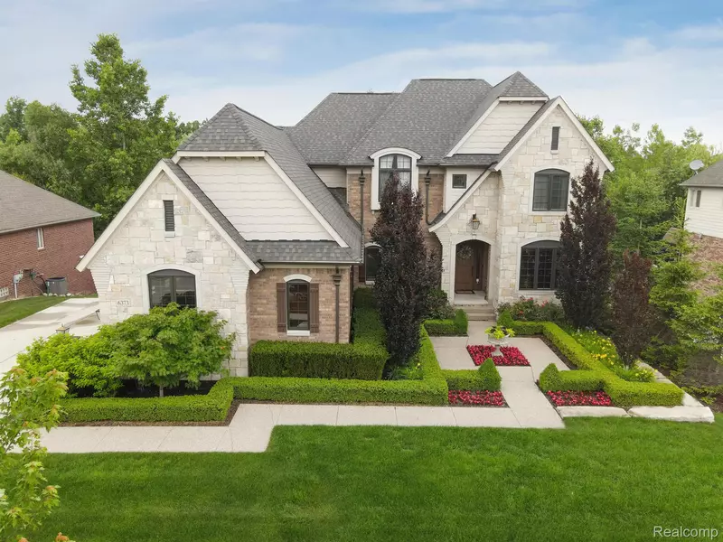 6373 SHADYDALE DR, Shelby Twp, MI 48316