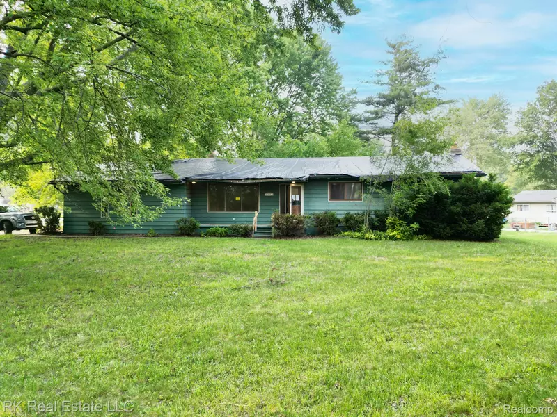 2821 W UTICA RD, Shelby Twp, MI 48317