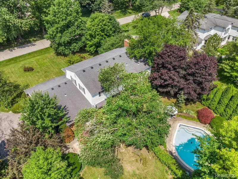 6071 COCHISE DR, West Bloomfield, MI 48322