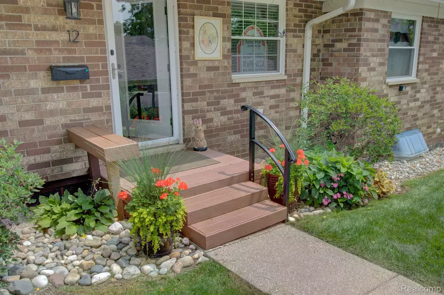 508 CHAMBERLAIN ST #12, Flushing, MI 48433