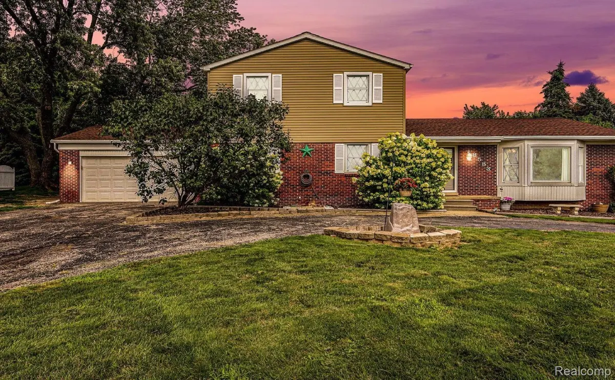 Washington, MI 48095,8583 Fairview CT