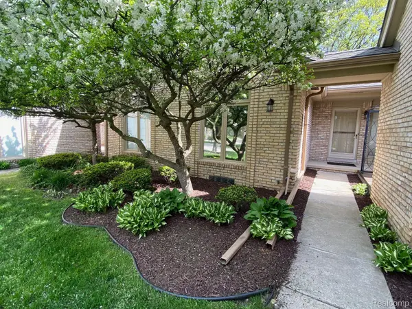 Clinton Township, MI 48038,17764 E KIRKWOOD DR