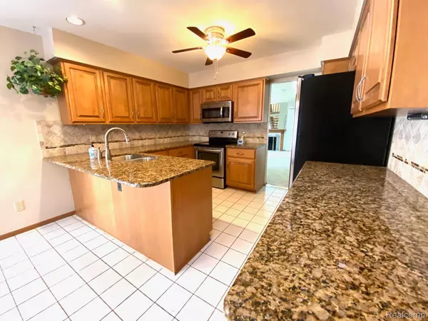 Clinton Township, MI 48038,17764 E KIRKWOOD DR