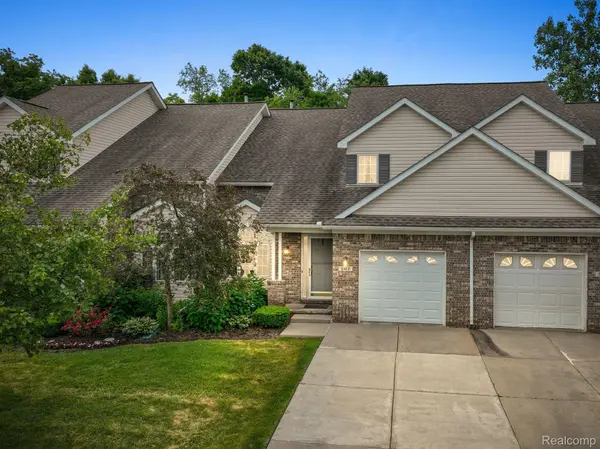 507 NATURES COVE CT, Wixom, MI 48393