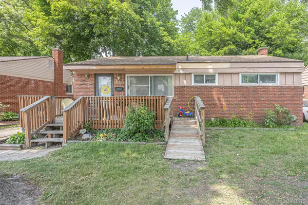 330 W PRINCETON AVE, Pontiac, MI 48340