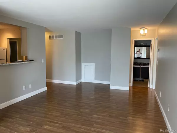 Livonia, MI 48152,18405 UNIVERSITY PARK DR