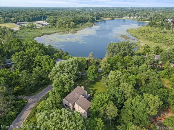 Bloomfield Hills, MI 48302,232 ORANGE LAKE DR