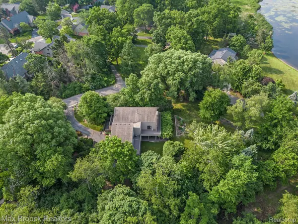 Bloomfield Hills, MI 48302,232 ORANGE LAKE DR