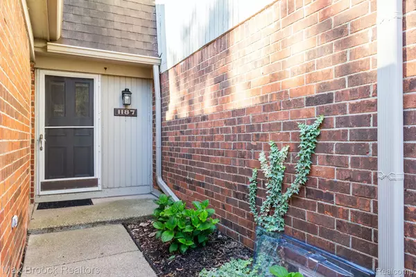 Bloomfield Hills, MI 48302,1187 ROLLING HILLS DR